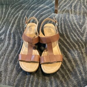 Women's B.O.C. Chestnut Leather wedge T-Strap Sandals EUC